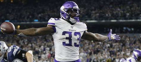 Fantasypros week 17 rankings - Here are Dan Harris, Mike Tagliere, and Kyle Yates with their waiver wire rankings for Week 17: ... Waiver Wire Rankings powered by FantasyPros ECR ™ – Expert Consensus Rankings